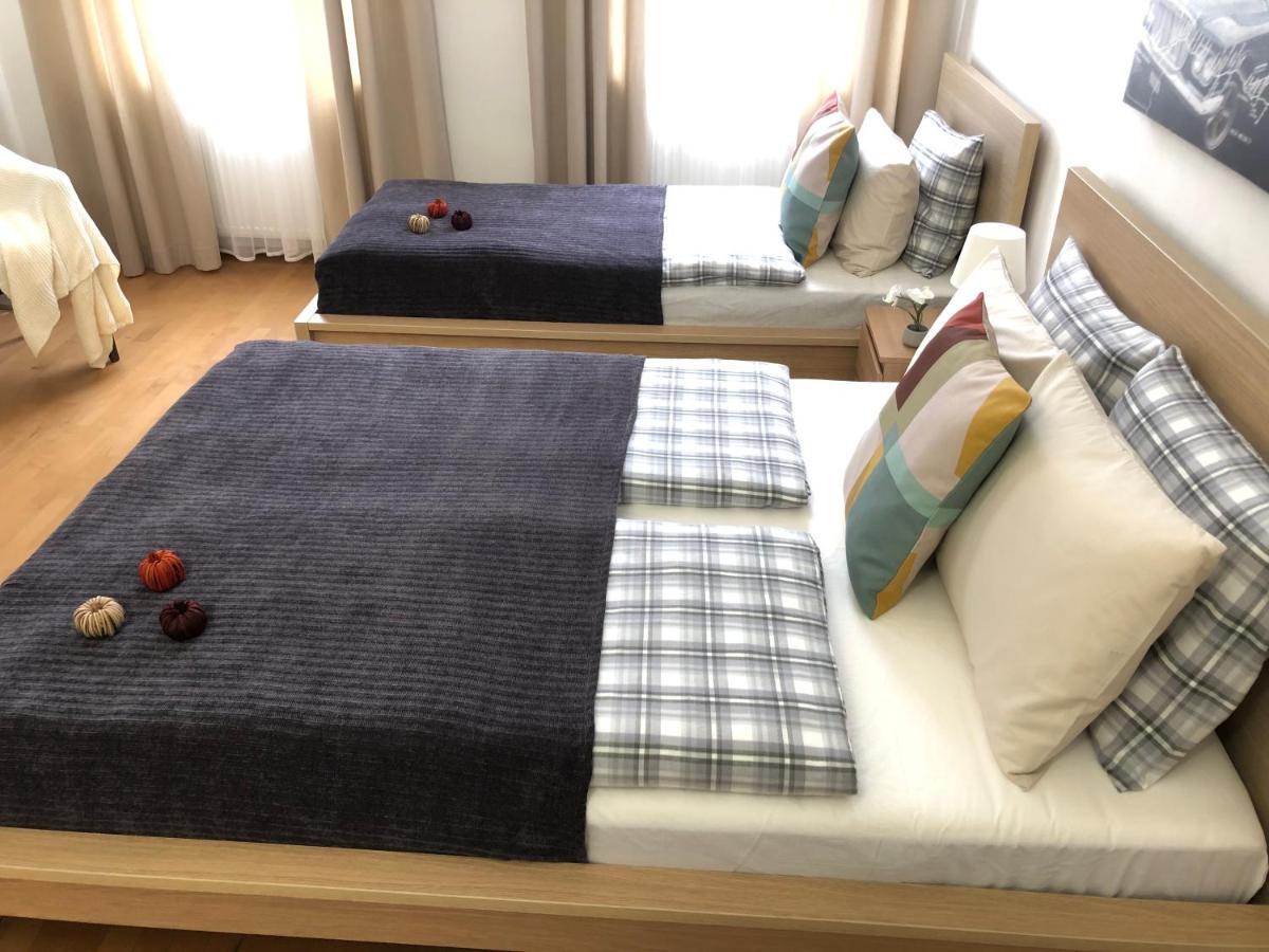New, Bright Apartment Near The Metro! Wina Bagian luar foto